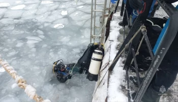 На Камчатке водолазы-спасатели отработали погружения в Авачинской бухте