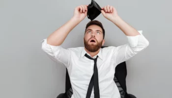 Когда зарплаты не хватает: бухгалтер обокрал организацию на Камчатке