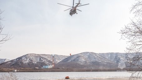 Спасатели провели тренировку по десантным спускам на Камчатке 3