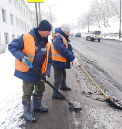 Дорожные службы продолжают работать без остановки в столице Камчатки 11