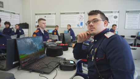 Азы управления дронами на базе центра &laquo;Воин&raquo; освоили студенты Камчатского края 2