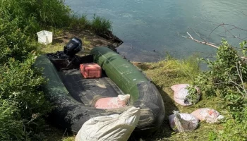 Обнаружена брошенная браконьерская лодка с крупной партией икры в Елизовском районе на Камчатке