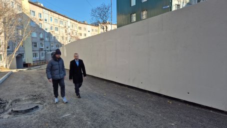 Выполнен ремонт подпорной стены на улице Академика Курчатова, 21 в Петропавловске-Камчатском 1