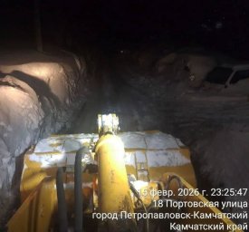 Коммунальные службы продолжают борьбу с последствиями циклона в Петропавловске-Камчатском 6