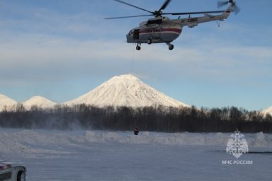 Учения: камчатские спасатели эвакуировали туриста со склона Козельского вулкана 0