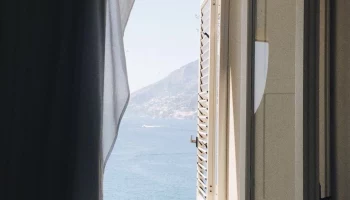 Два инцидента с падениями из окон расследуют в Петропавловске-Камчатском