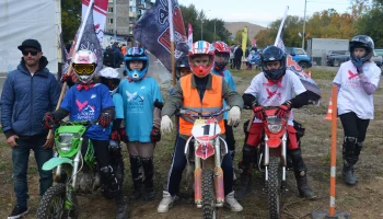 Камчатские депутаты по программе наказов избирателей приобрели мотоциклы для детской секции