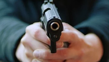 Совершивший вчера вооруженное нападение на бизнесмена задержан на Камчатке Совершивший вчера вооруженное нападение на бизнесмена задержан на Камчатке