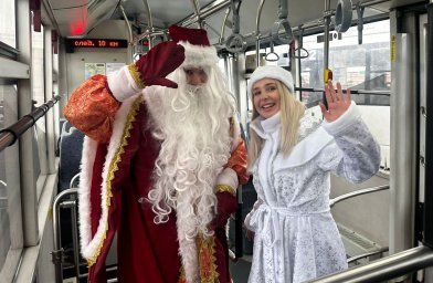 Новогодние автобусы создают праздничное настроение жителям Петропавловска-Камчатского 2