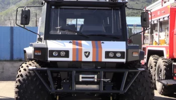 Группа из четырех туристов на трех автомобилях, заблокированная в снегу в районе Авачинского перевала, спасена на Камчатке Группа из четырех туристов на трех автомобилях, заблокированная в снегу в районе Авачинского перевала, спасена на Камчатке