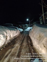 Устранение снежного наката, расширение проезжей части и обработка дорог проходят в Петропавловске-Камчатском 3