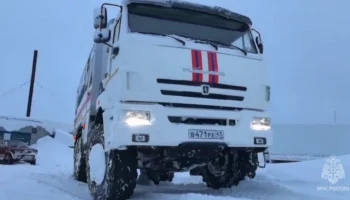 Спасатели МЧС России во время циклона оказывали помощь жителям Камчатки