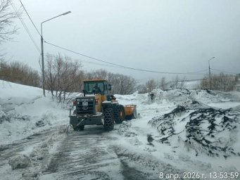 Продолжают ликвидировать наледь и вывозить снежные массы дорожные службы Петропавловска-Камчатского 4