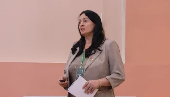 Учитель, прибывшая в регион по программе «Земский учитель» из Дагестана, более пяти лет преподает на Камчатке Учитель, прибывшая в регион по программе «Земский учитель» из Дагестана, более пяти лет преподает на Камчатке