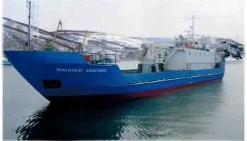 Судно с продовольствием ждет погодного окна для отправки грузов в Никольское на Камчатке