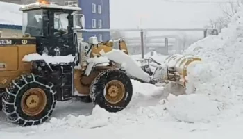 Дорожные службы продолжают борьбу с последствиями циклона в Петропавловске-Камчатском