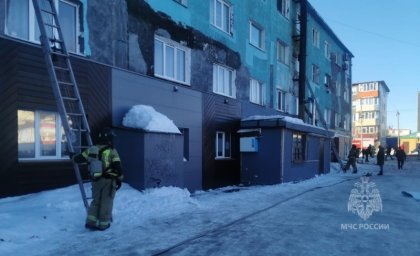 В Петропавловске-Камчатском пожарные спасли из задымлённого здания более 40 человек 6