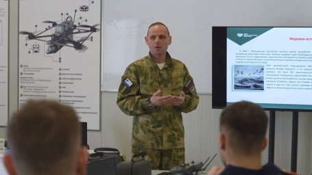 Азы управления дронами на базе центра &laquo;Воин&raquo; освоили студенты Камчатского края 4