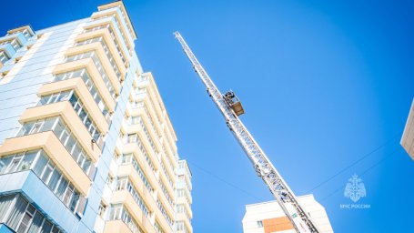 Спасение на высоте в ходе учений отработали пожарные Камчатки 2