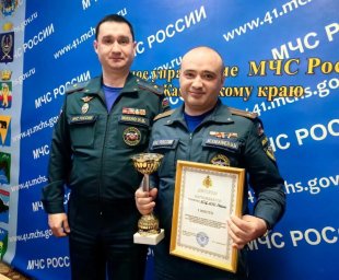 Победителей соревнований по ликвидации последствий ДТП наградили в МЧС Камчатки 0