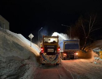 Масштабные работы по расчистке и вывозу снега осуществлялись ночью в Петропавловске-Камчатском 1