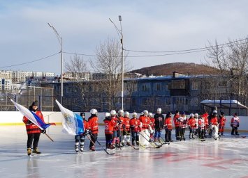 В столице Камчатки прошла церемония открытия ежегодных соревнований по хоккею с шайбой среди учащихся 1