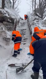 Работы по зимнему содержанию улично-дорожной сети продолжались сегодня в Петропавловске-Камчатском 3