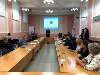 Премии лучшим педагогам в преддверии Дня учителя вручил губернатор Камчатки 4