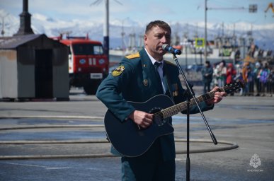 Пожарные Камчатки отметили 375-летний юбилей большим шоу 44