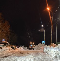 Работы по зимнему содержанию дорог продолжались в ночную смену в Петропавловске-Камчатском 17