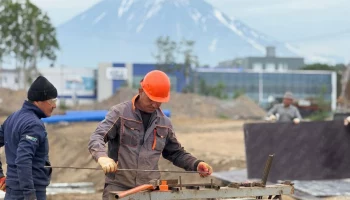 Министр Фирстов оценил ход работ в микрорайоне Северном в Петропавловске-Камчатском