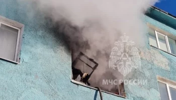 В Петропавловске-Камчатском пожарные спасли из задымлённого здания более 40 человек