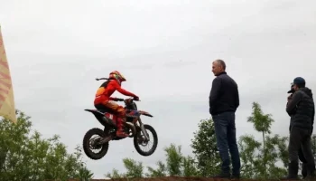 Ученица елизовской школы стала чемпионкой по мотокроссу на Камчатке Ученица елизовской школы стала чемпионкой по мотокроссу на Камчатке