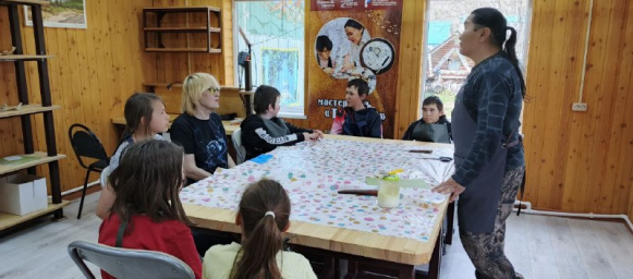 Занятие по изготовлению бубна прошло в Быстринской школе на Камчатке 3