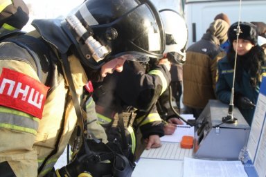 В доме быта «Камчатка» прошли плановые пожарно-тактические учения с эвакуацией людей 6