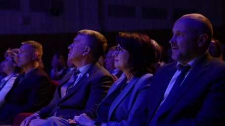 Коллектив кадрового центра &laquo;Работа России&raquo; поздравили с 35-летием службы занятости на Камчатке 5