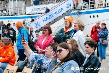 Более 3 000 желающих посетили учебный парусник из Владивостока на Камчатке 4