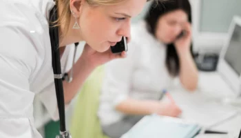 Выездная диспансеризация на предприятии: почему это выгодно для сотрудников