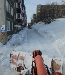 Дорожные службы работают круглосуточно на расчистке территорий Петропавловска-Камчатского 4