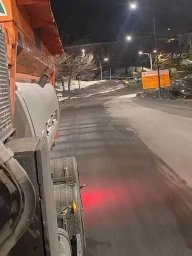 Продолжается очистка дорог от снега и песка в Петропавловске-Камчатском 1