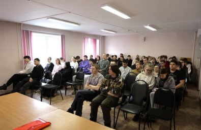 Инспектор из Госавтоинспекции провела занятие в промышленном техникуме на Камчатке 0