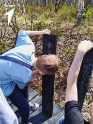 Камчатские школьники приняли участие в строительстве экотропы в парке Ойкумена 11