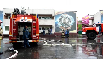 Пожар в оздоровительном лагере на Камчатке тушили пожарные: учения