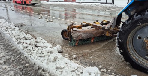 Дорожные службы в ночную смену продолжат работу по ликвидации последствий циклона в Петропавловске-Камчатском 3