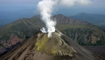 На Камчатке зафиксирован пепловый выбрoc из вулканa Карымский