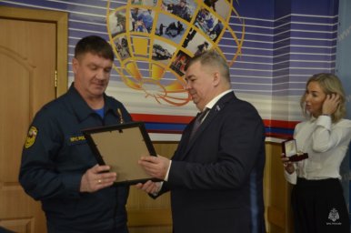 Камчатских спасателей поздравили с профессиональным праздником 4