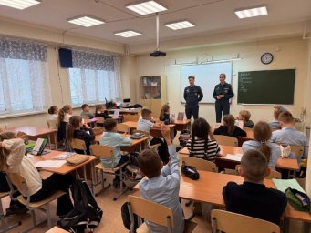 Занятие по основам безопасности провели для школьников пожарные Вилючинска на Камчатке 2