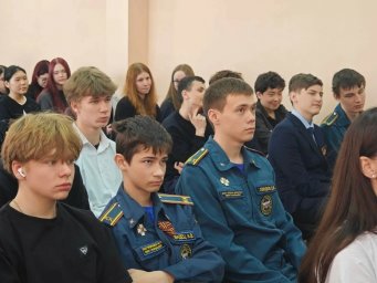 Урок мужества с участием ветерана СВО и психолога прошёл в школе Петропавловска-Камчатского 3