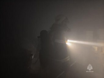 Тренировались тушить торгово-развлекательный комплекс &laquo;Глобус&raquo; пожарные МЧС России на Камчатке 5