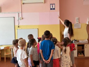 Навыки поведения при землетрясении отрабатывают дошкольники Камчатки 5
